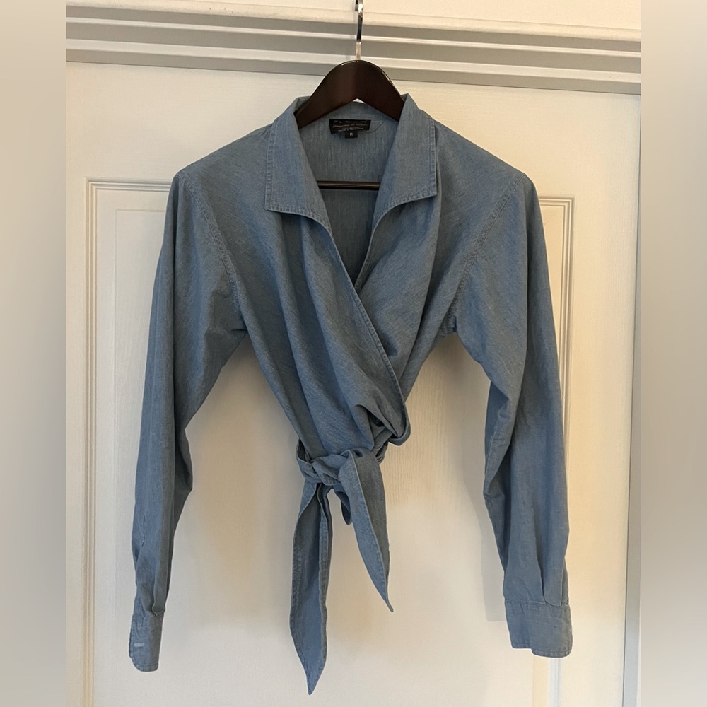 Lightweight chambray Faconnable women’s wrap shirt
Size M excellent condition
